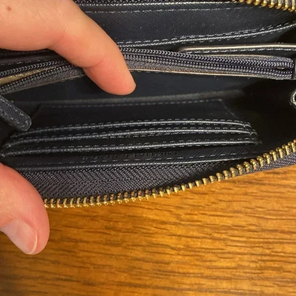 Michael Kors Wallet - Picture 7 of 9